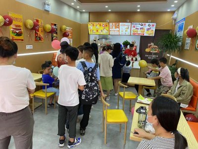 问：开一家“哆哆客汉堡”分店需要哪些条件？